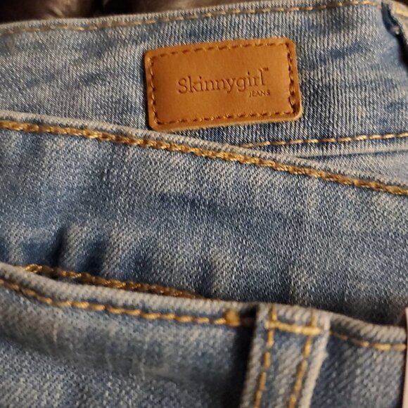 Skinnygirl  High Rise Button Front Cropped Jeans Wide Leg - Picture 8 of 9